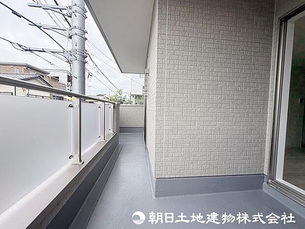 <バルコニー>2階3階の2面バルコニーです。