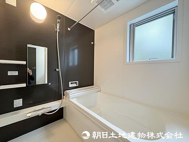 <浴室>1坪タイプの広いユニットバスです。