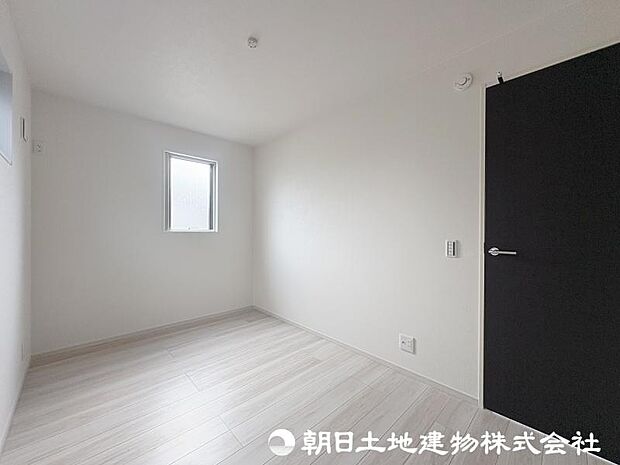 <洋室>3階に3部屋の洋室がありますので、お子様おお部屋も用意できます。