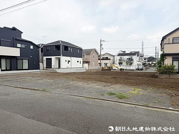 ＜現地＞カースペースには車並列2台駐車可能です。
