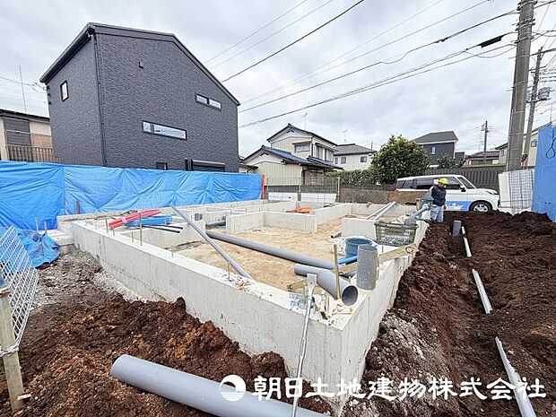 <現地>小屋裏収納やウォークインクローゼット等の収納豊富な間取りです。