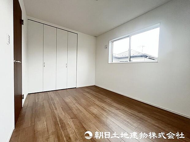 ＜洋室＞2階に3部屋と1階に1部屋の洋室がありますので、お子様のお部屋も用意できます。