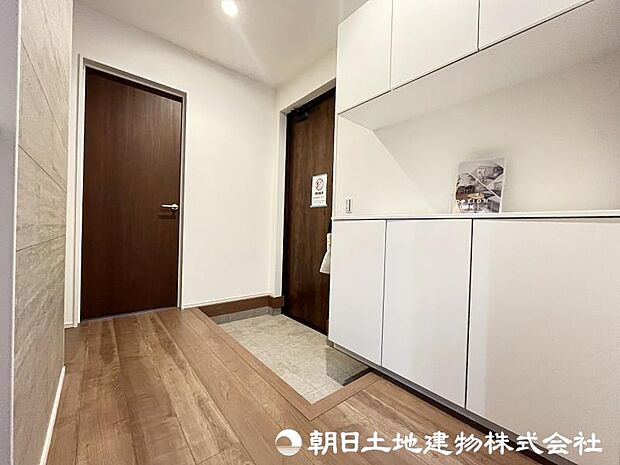 ＜玄関＞広い玄関でお客様をお出迎え致します。