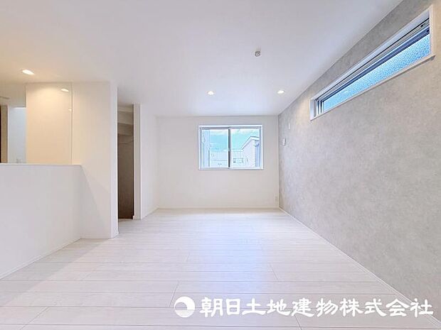 日々の暮らしの中心となるリビングは、居心地の良さと使いやすさを兼ね備えた空間です。家族との会話を楽しみながら、快適な時間を過ごせます。
