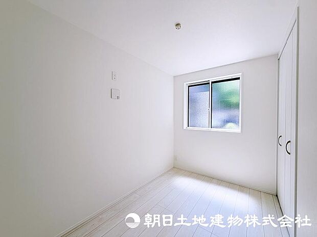 落ち着いた雰囲気の居室は、ゆっくりとくつろげるプライベート空間。寝室や書斎など、ライフスタイルに合わせて多彩に活用できます。