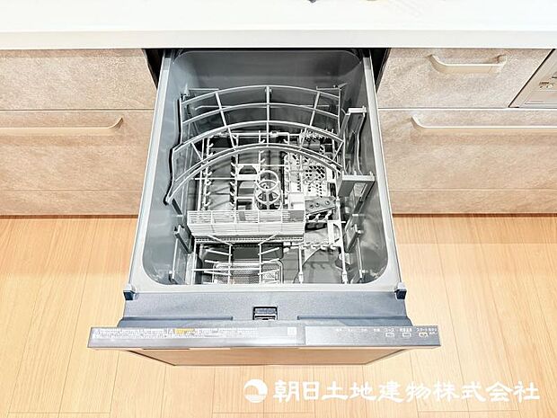 食器洗いの負担を軽減してくれる食洗器を備えたキッチン。家事の効率化をサポートし、ゆとりある時間を生み出します。