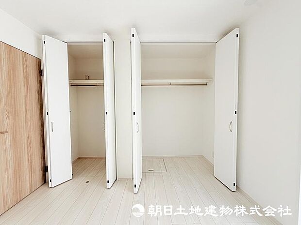 日々増える荷物もすっきり片付けられる収納スペース。居住空間を広く快適に使える便利な設備です。