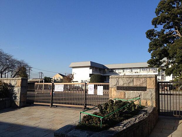 新磯小学校まで約1200m