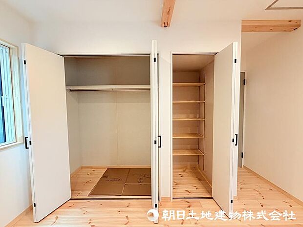 <収納>各洋室にクローゼットがありお洋服やお荷物をすっきりと収納できます。