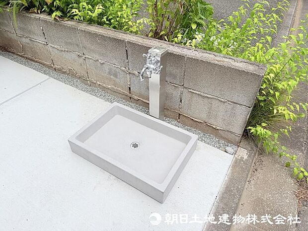 <立水栓>洗車に便利な立水栓付きです。