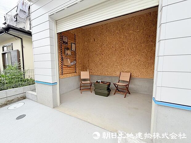 <ミニガレージ>大切なバイクや自転車等を置けるミニガレージも魅力です。