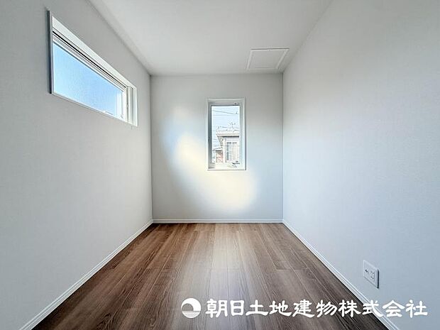 <洋室>2階の洋室5帖です。2階に3部屋の洋室がありますので、お子様のお部屋も用意できます。