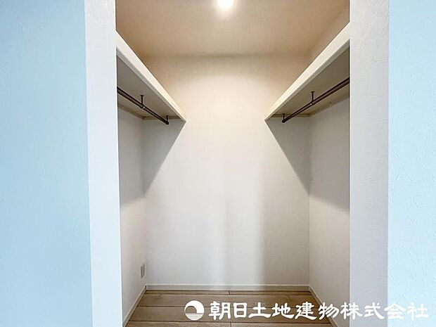 <収納>ご夫婦で使えるウォークインクローゼットも魅力です。