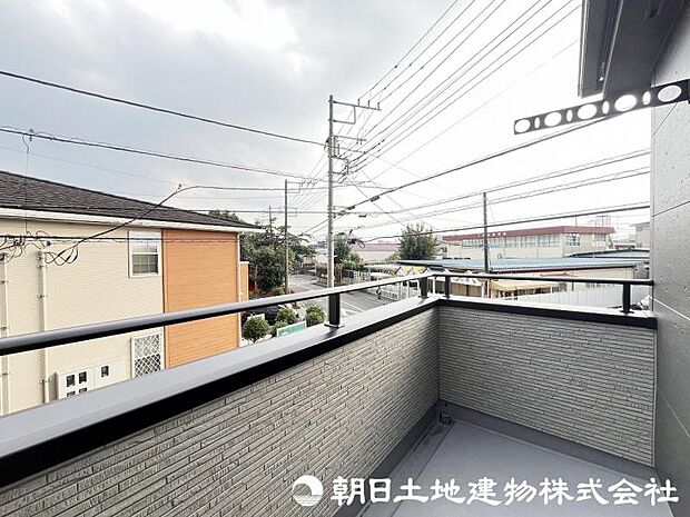 ＜バルコニー＞東南向きで陽当たり良好です。