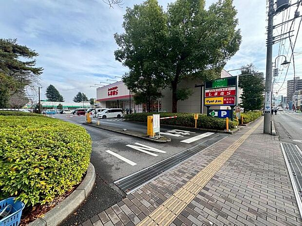 FOKショッピングセンターまで約1350m