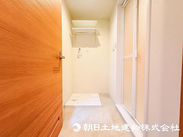 朝の準備から帰宅後の手洗いまで、家族みんなが使いやすい洗面所。快適な暮らしを支える実用的なスペースです。