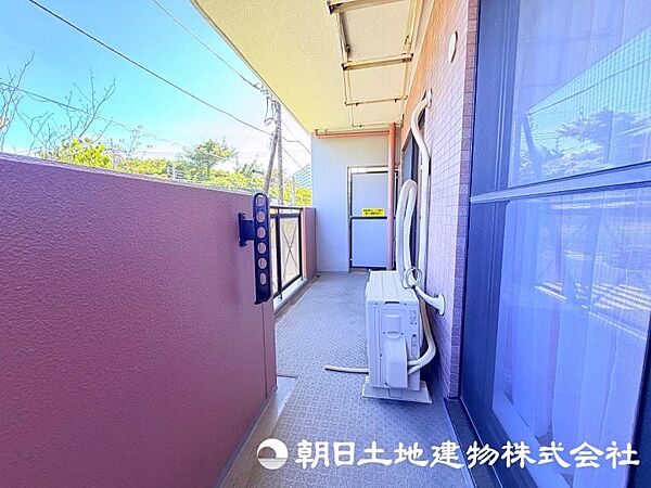 住まいに開放感をプラスするバルコニー。日当たりや風通しを感じながら、心地よい時間を過ごせる場所です。