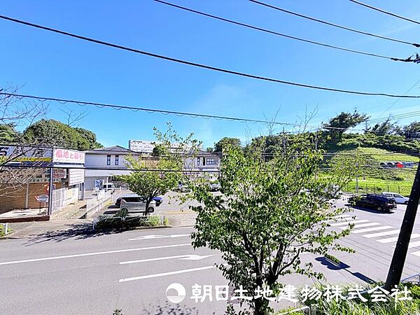 視界が広がる眺望は、住まいに開放感をもたらす魅力のひとつ。日常の中でゆったりとした時間を楽しめます。