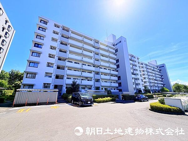 流行りに惑わされないモダンな外観は、主張し過ぎず、又、平凡になり過ぎず、閑静な街によく映えます。