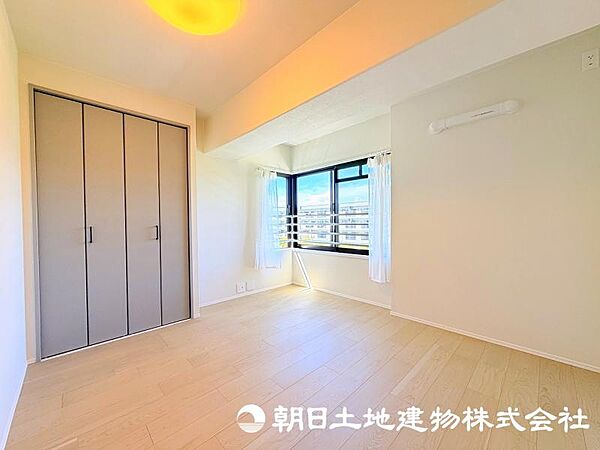 住まう方の生活スタイルに合わせて自由に使える居室。家具やインテリアで自分らしい空間づくりを楽しめます。