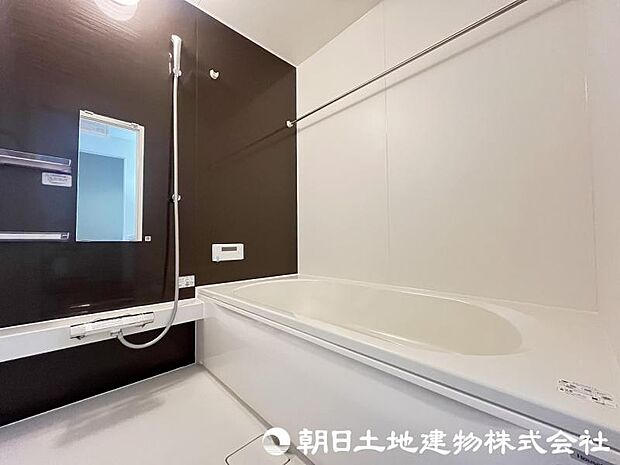 <浴室>1坪タイプの広いユニットバスです。