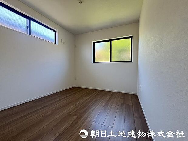 <洋室>2階に4部屋の洋室がありますので、お子様のお部屋も用意できます。