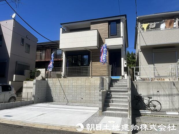 <カースペース>ゆとりのカースペースには車並列2台駐車可能です。