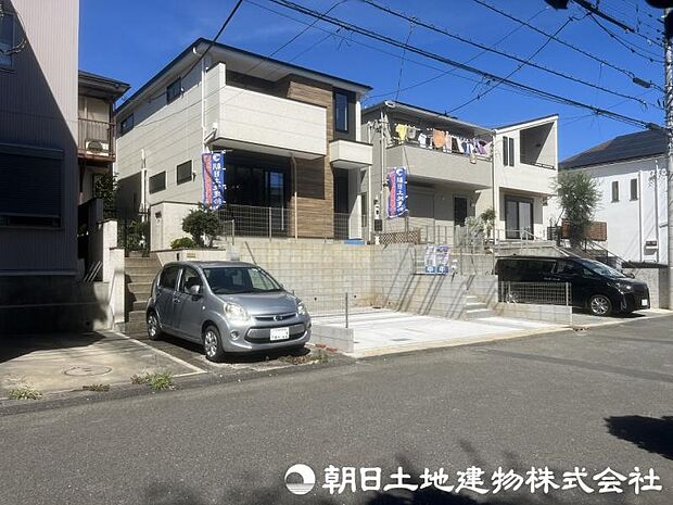 <外観>カースペースには車並列2台駐車可能です。