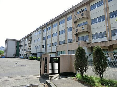 南大沢中学校まで約1730m