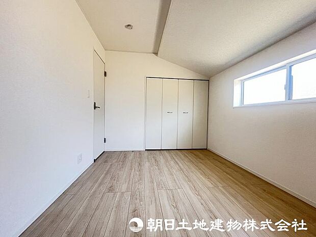 <洋室>お子様のお部屋として最適な洋室6帖です。