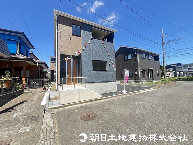<外観>交通量の少ない道路に面していますので安心いただけます。