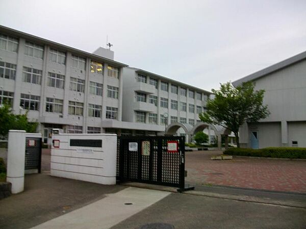 下柚木小学校まで約1210ｍ