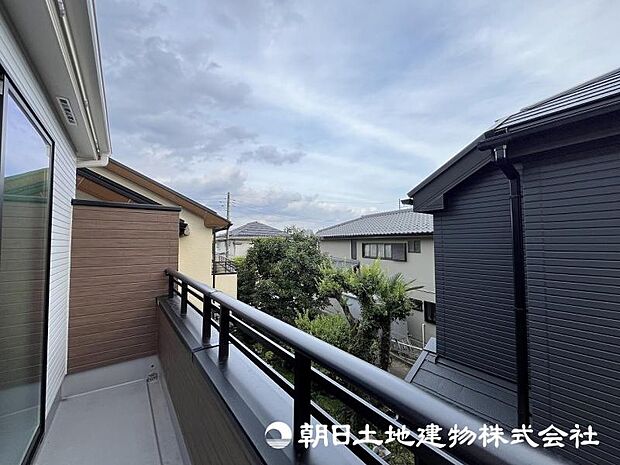 <バルコニー>南向きで陽当たり良好です。