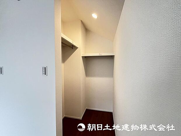 <収納>ご夫婦で使えるウォークインクローゼットも魅力です。