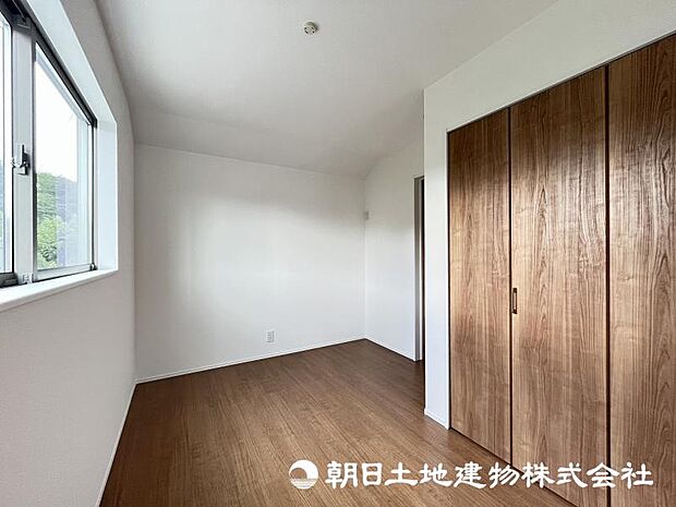 <洋室>2階に3部屋の洋室がありますので、お子様のお部屋も用意できます。