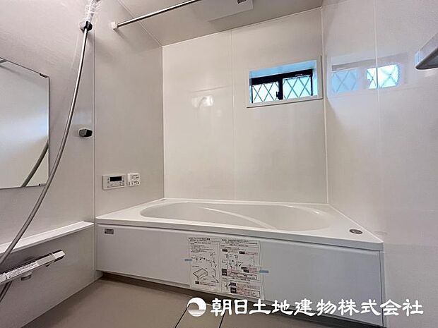 <浴室>1坪タイプの広いユニットバスです。