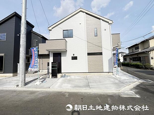 <外観>南西角地に面して陽当たり良好です。