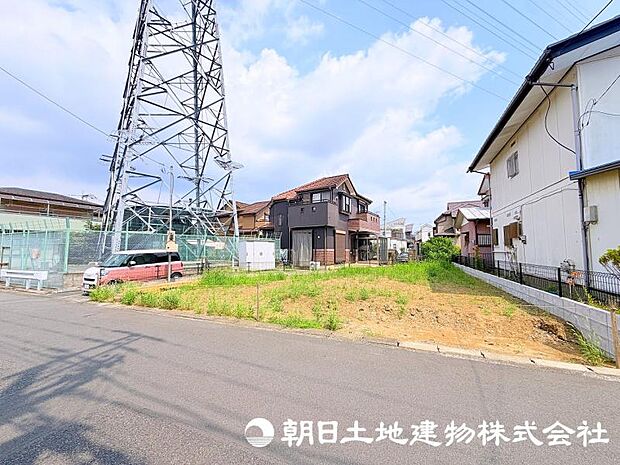 現在建築中の注目物件です。街の景観に配慮した外観と、暮らしやすさを考えた住まいが完成予定です。新しい街の一員となる住まいの誕生をお楽しみください。