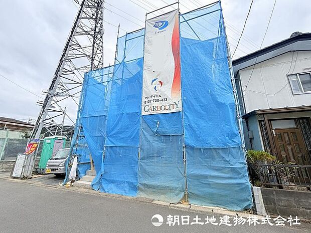 現在建築中の注目物件です。街の景観に配慮した外観と、暮らしやすさを考えた住まいが完成予定です。新しい街の一員となる住まいの誕生をお楽しみください。 
