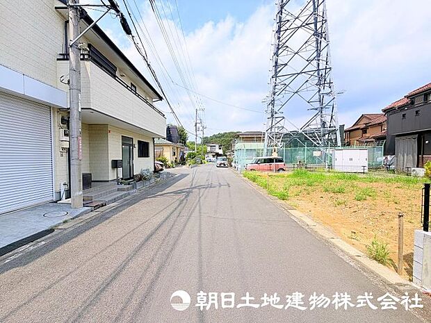 新しい街の一角に誕生する、魅力ある住まいです。周囲の環境と調和しながら、家族の時間を豊かに育む空間を目指しています。