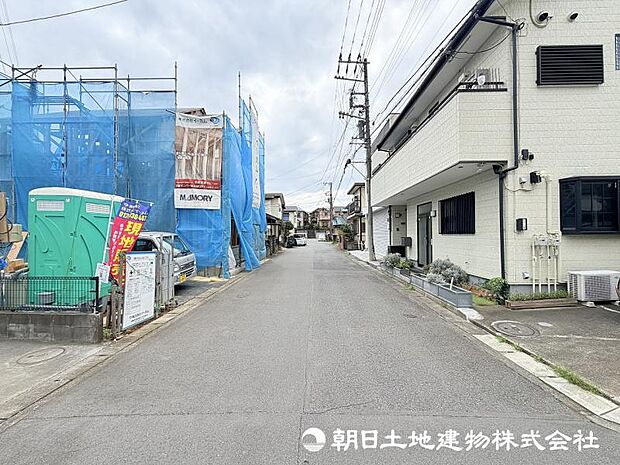 新しい街の一角に誕生する、魅力ある住まいです。周囲の環境と調和しながら、家族の時間を豊かに育む空間を目指しています。 