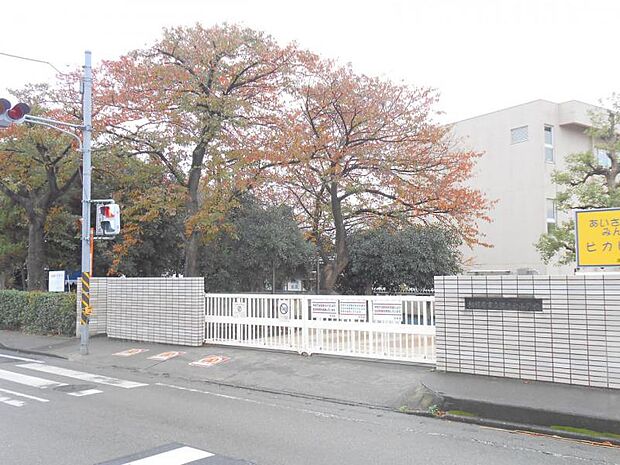 陽光台小学校まで約370m