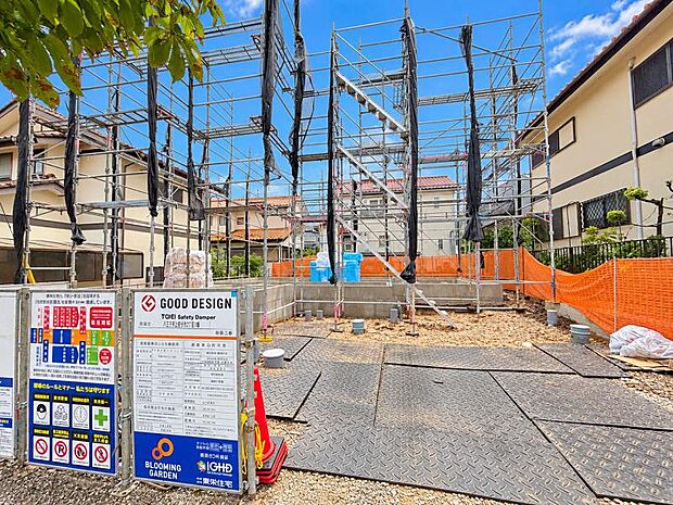 建築中だからこそ感じられる、完成までの期待感を楽しめる物件です。住まいの完成後は、街並みに調和した新しい暮らしが始まります。
