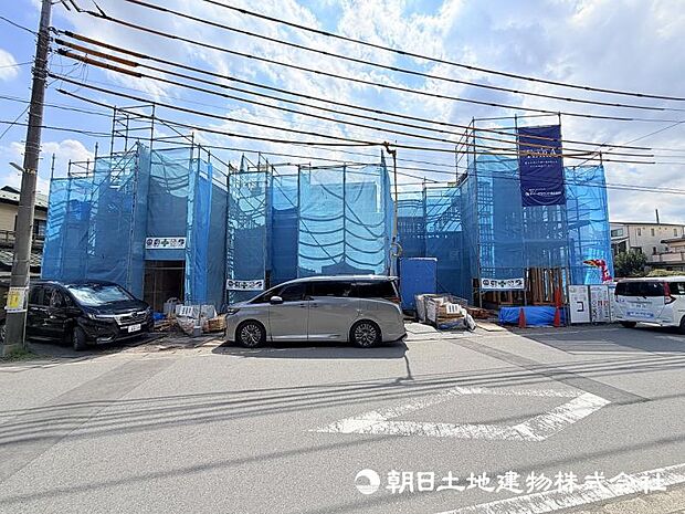 <現地>前面道路が幅員8mありますので車のすれ違いも楽にできます。