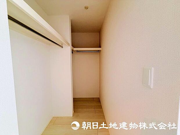 日々増える荷物もすっきり片付けられる収納スペース。居住空間を広く快適に使える便利な設備です。