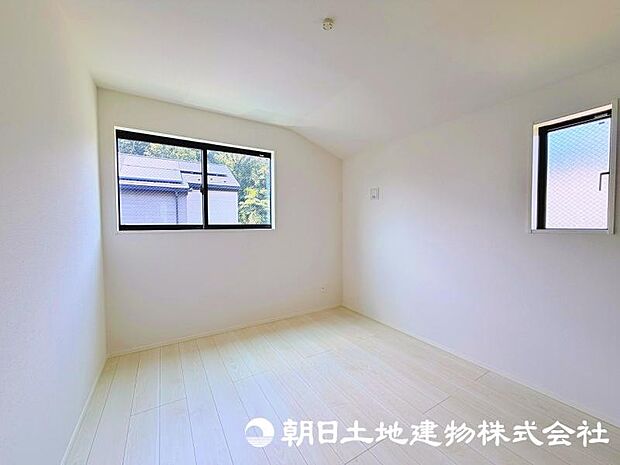 住まう方の生活スタイルに合わせて自由に使える居室。家具やインテリアで自分らしい空間づくりを楽しめます。