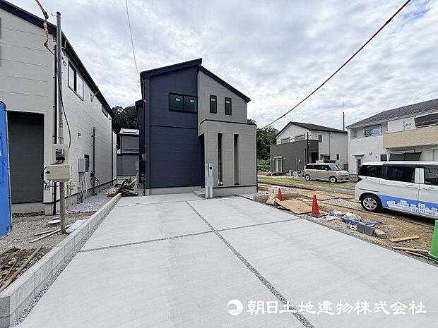 <現地>ゆとりのカースペースには車並列2台駐車可能です。