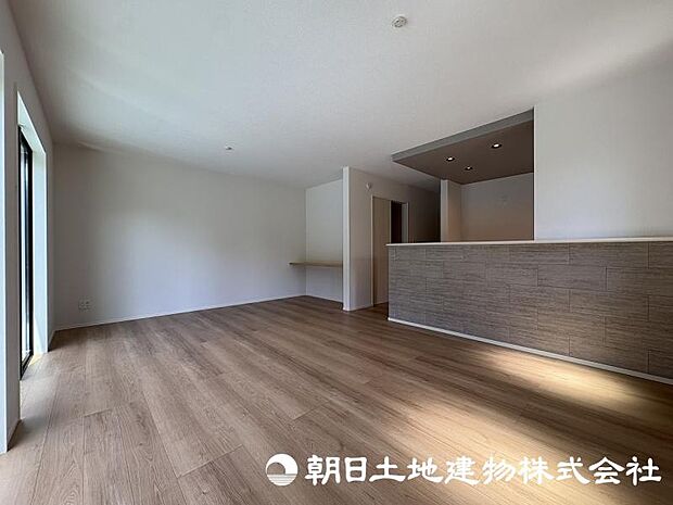 日々の暮らしの中心となるリビングは、居心地の良さと使いやすさを兼ね備えた空間です。家族との会話を楽しみながら、快適な時間を過ごせます。