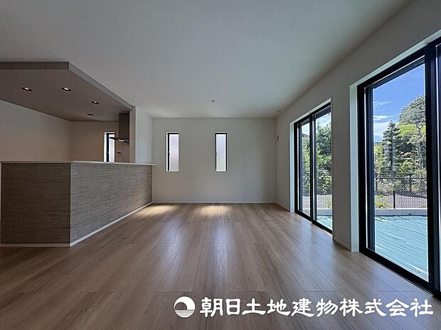 <現地>太陽光パネルを搭載していますのでランニングコストも抑えられます。