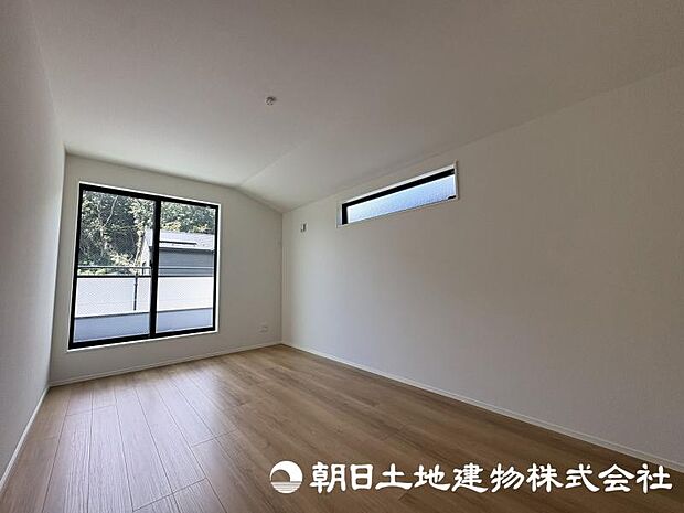 住まう方の生活スタイルに合わせて自由に使える居室。家具やインテリアで自分らしい空間づくりを楽しめます。